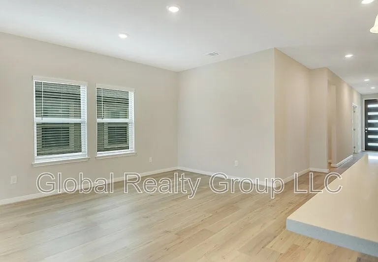 1247 Meyers Mdw — Photo 5