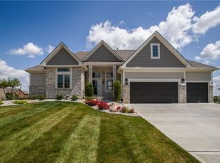 732 SW Estates Dr, Lees Summit, MO 64082