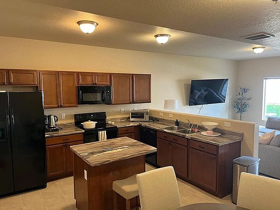 4th image of 7555 Forest Meadows Ave