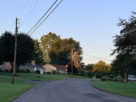 4th image of 13406 Meadowview Ave