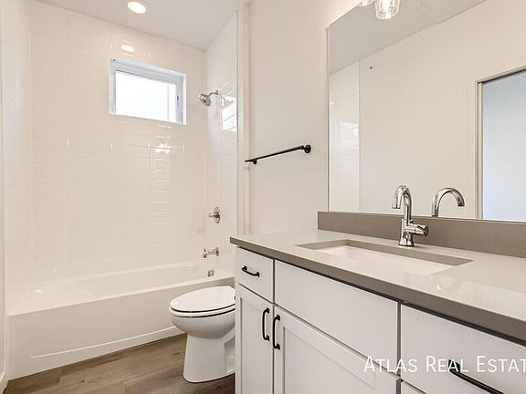 5th image of 3830 N Olive St #303
