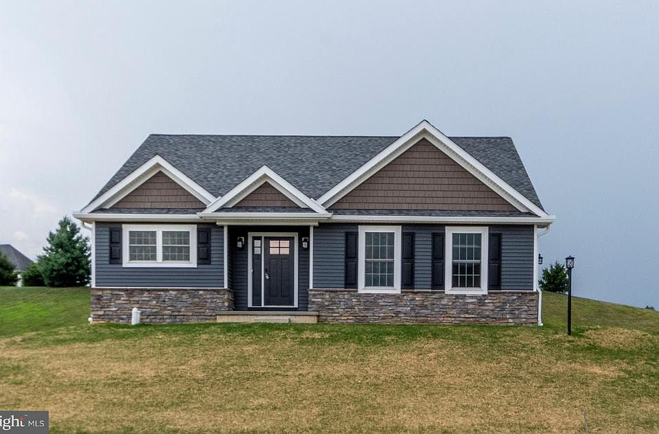 1st image of 106 Livia Ln