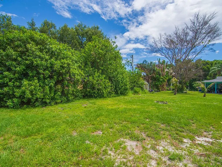 205 SW Voltair Ter — Photo 27