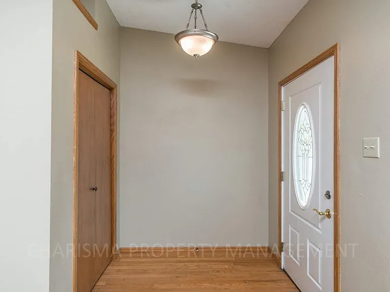 4608 E Blazewood Dr — Photo 2