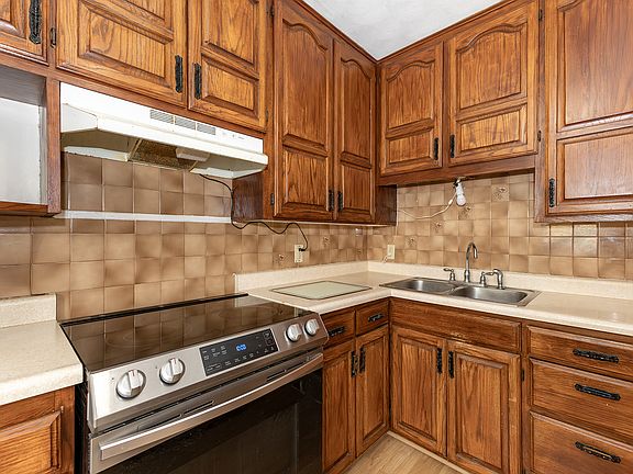 5th image of 1517 W 38th St