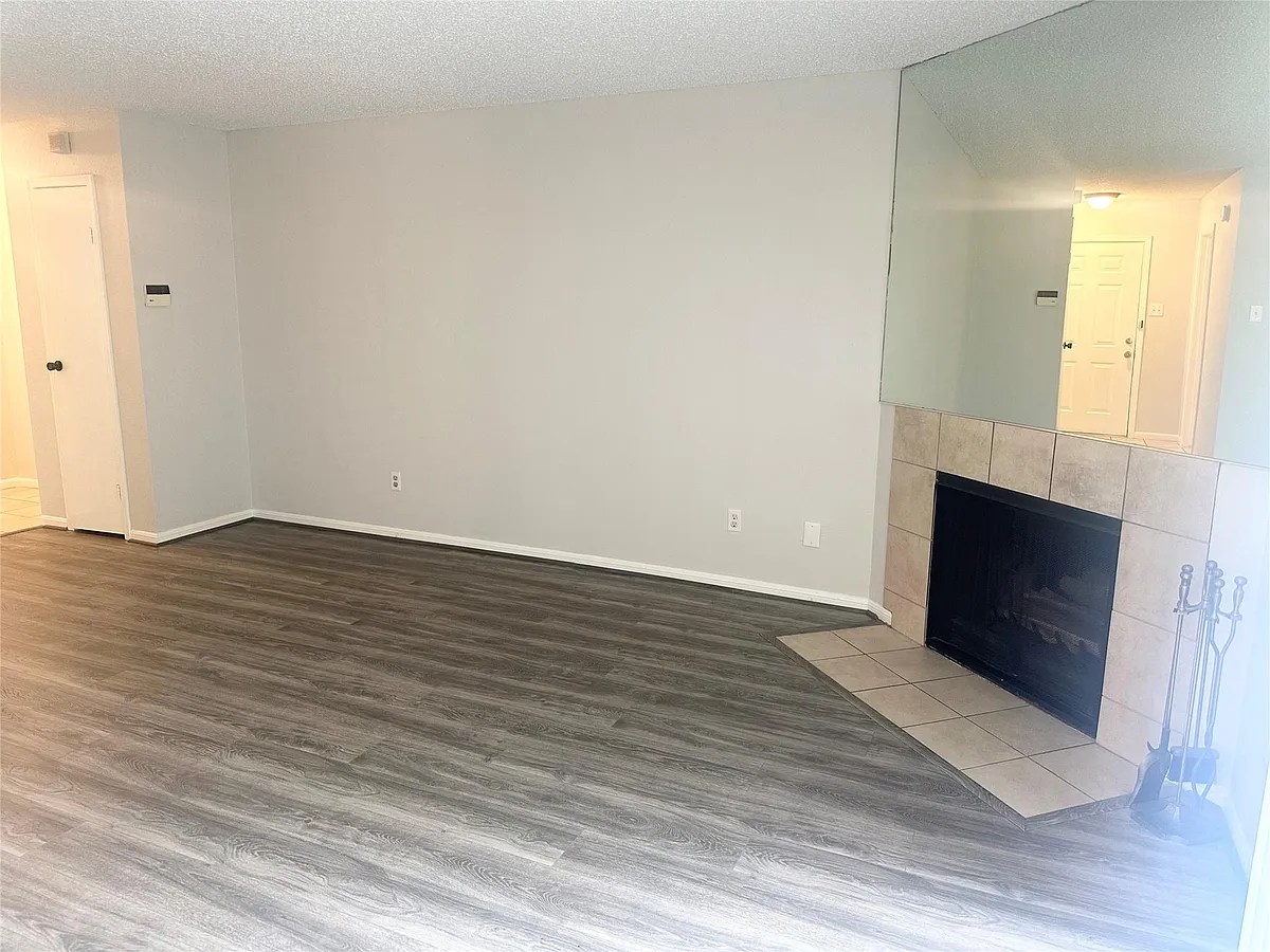 Building Photo - 2120 El Paseo St #1301