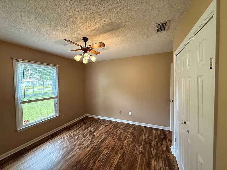 111 Old Post Ct — Photo 10