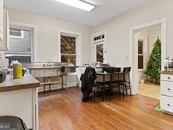 4th image of 36 W Pomfret St