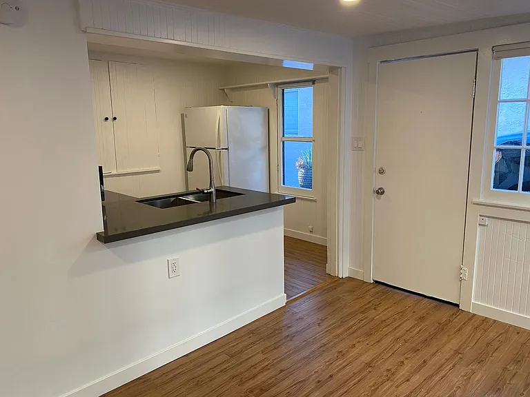 Manhattan Ave 721 — Photo 3