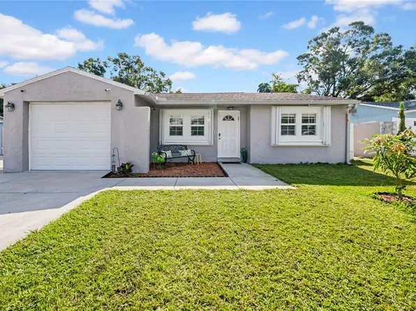 1352 Foxwood Dr, Lutz, FL 33549