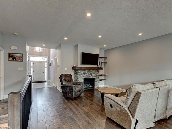 5th image of 9861 Glendon Dr #432