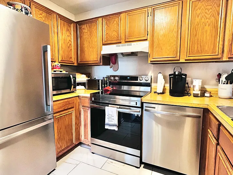 202 Grosvenor Ln #203 — Photo 4