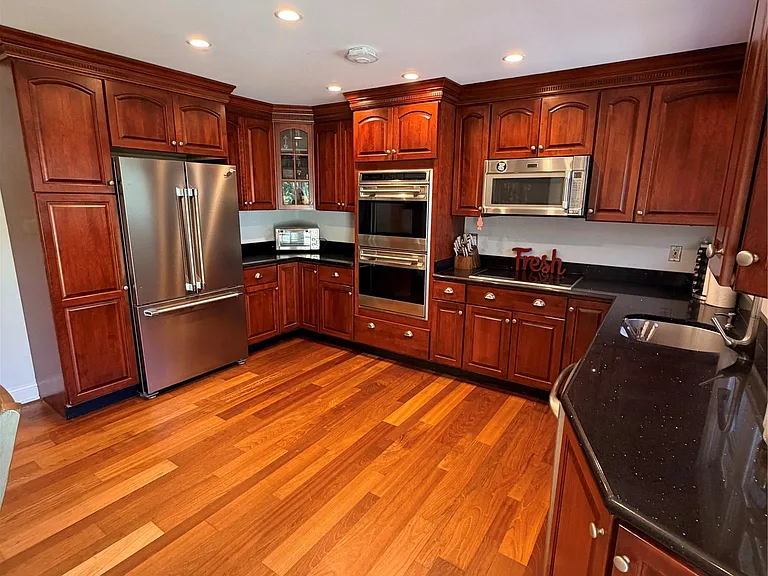 364 Lockwood Dr — Photo 5