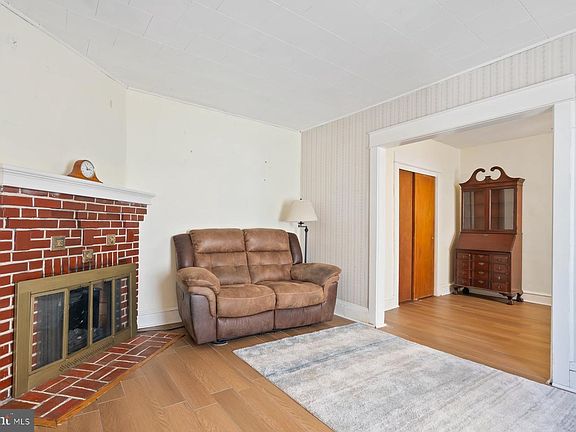 5th image of 128 E Cooke Ave