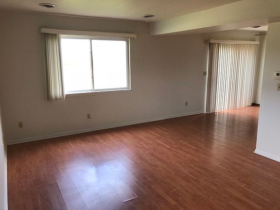3rd image of 1592 Girard Way APT C