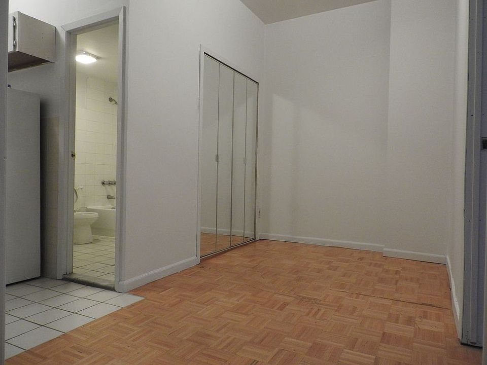 1st image of 58 W 48th St #33