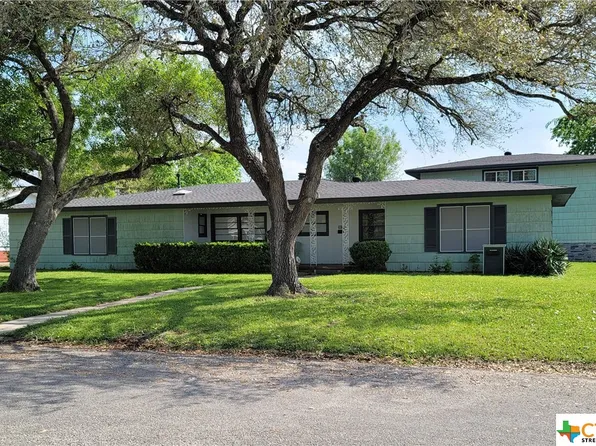 801 E Mistletoe Ave, Victoria, TX 77901