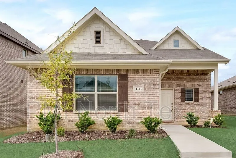 4 bed, 2.5 bath, 2508 sqft, $2,500 — Photo 1