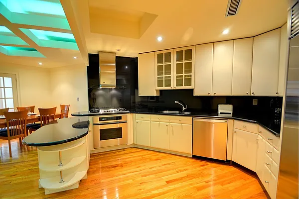 Rented by Smart City Real Estate LLC | media 25