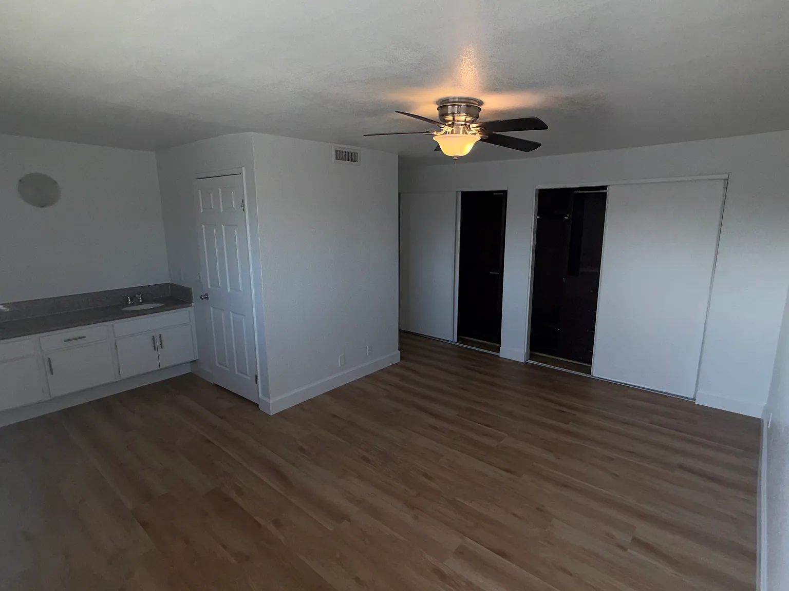 2 bed, 2.5 bath, 1123 sqft, $3,200 — Photo 2