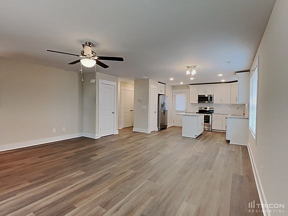 3rd image of 413 Brookfield Dr