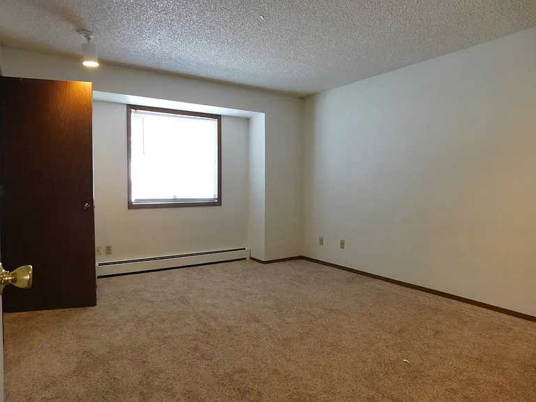 568 Dawn Ct — Photo 10