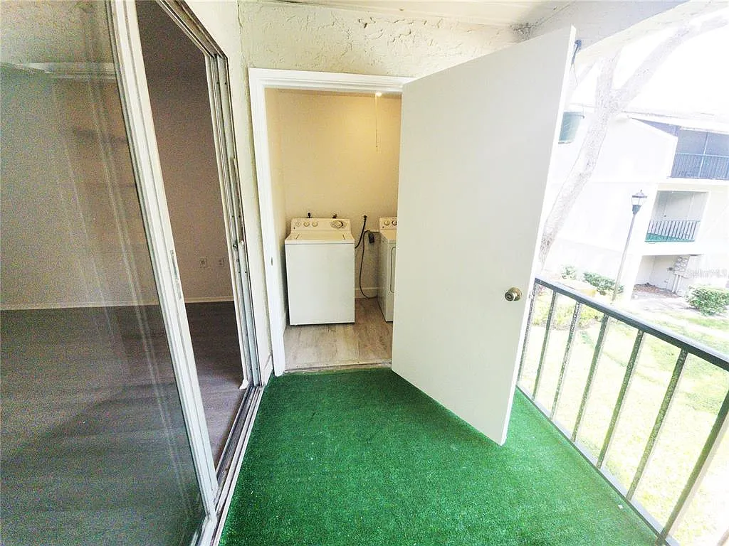 2 bed, 1.5 bath, 1098 sqft, $1,650 — Photo 3