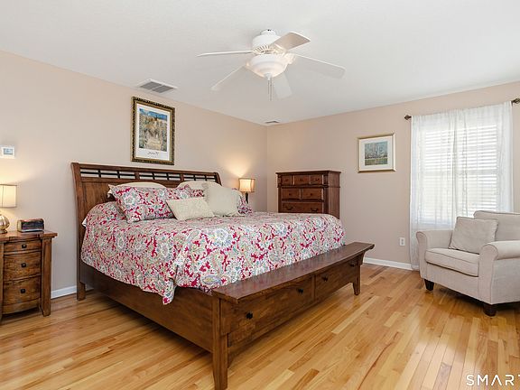 4th image of 39 Hopkins Hill Road