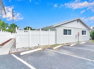 578 Holly Dr APT 1, Palm Beach Gardens, FL 33410