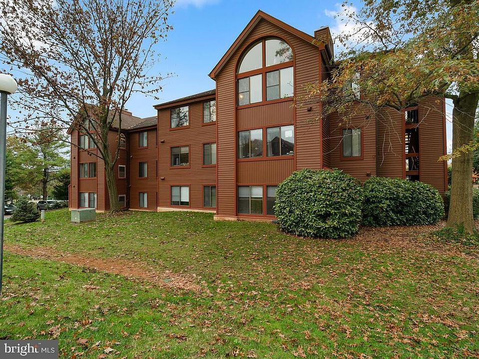 1st image of 2822 Lee Oaks Pl #302