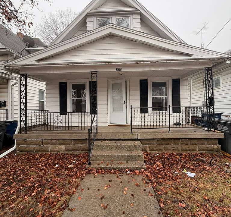 1st image of 230 E Pearl St