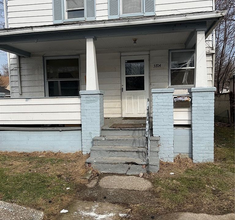 1st image of 3704 Walton Ave