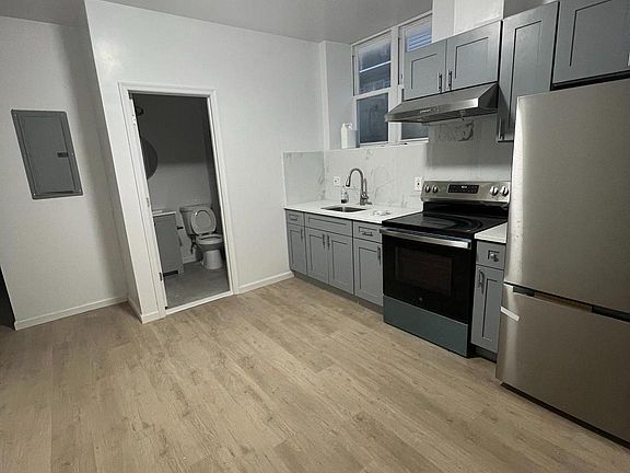 5th image of 4422 Locust St #2