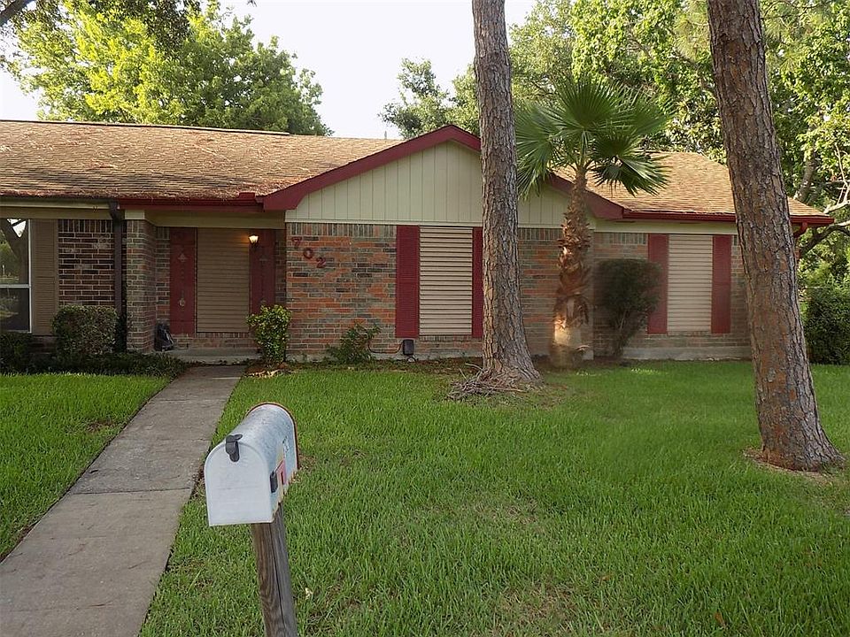 1st image of 702 Garden Walk Dr