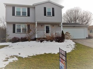 79 Grandview Ln, Rochester, NY 14612