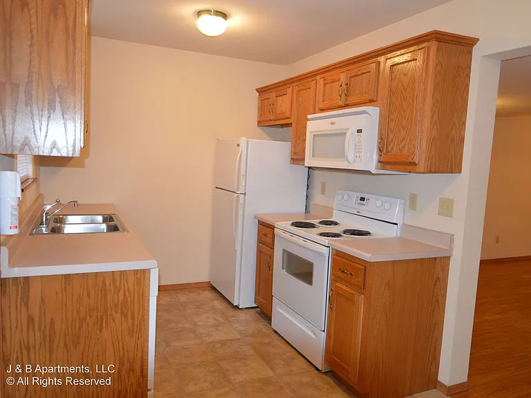 20308 Skyview Dr — Photo 3