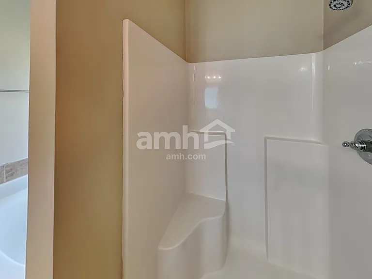 913 Beverly Ct — Photo 13