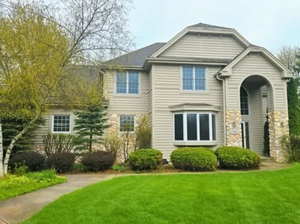 2340 Robbie Ct, Brookfield, WI 53005