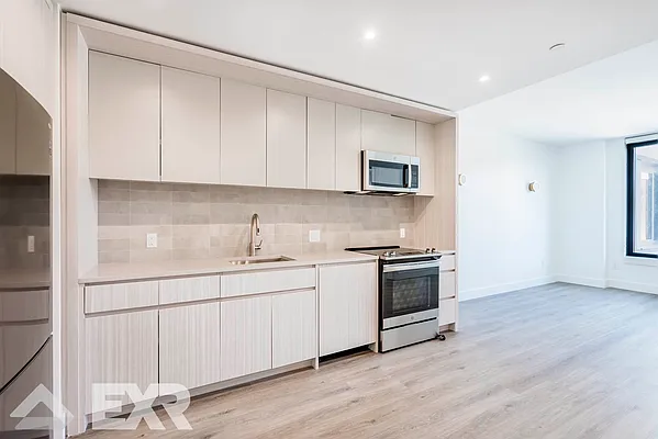 Rented by EXR | media 17