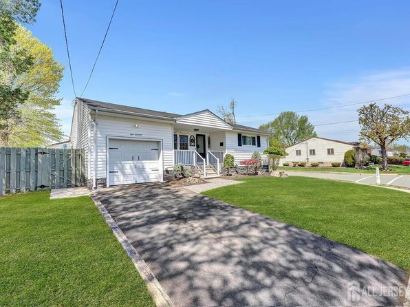 114 Jeffery Rd, Colonia, NJ 07067