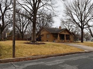 301 Hyde Park Dr, Hutchinson, KS 67502