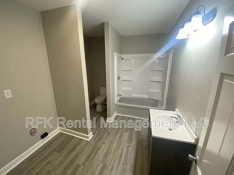 108 N 6th St — Photo 10