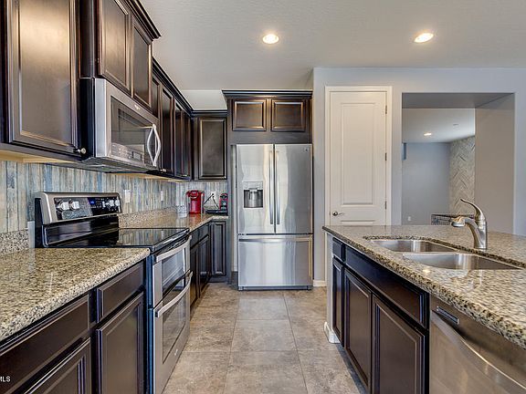 4th image of 246 E Toscana Dr