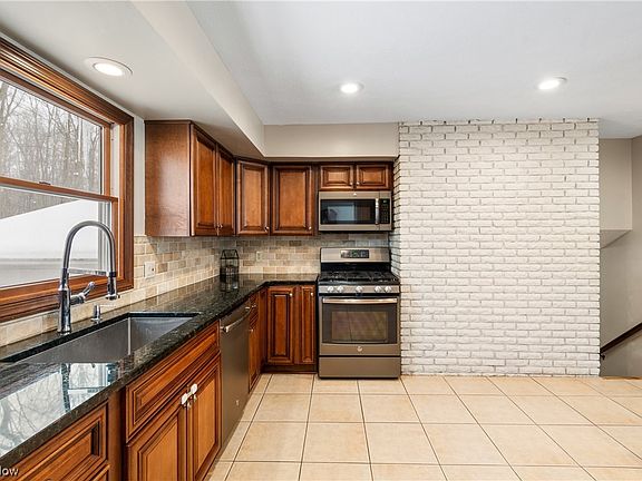 5th image of 411 Chatham Dr