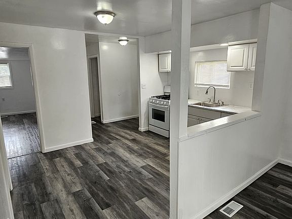 5th image of 111 N Burlington St #111