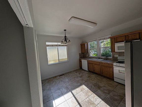 3rd image of 1268 Woodside Dr