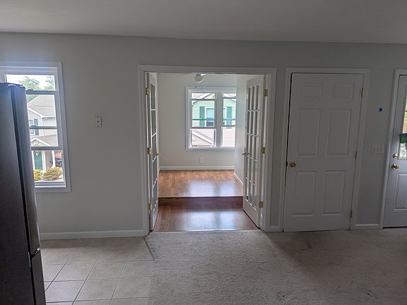 3rd image of 110 Shinnecock Ln