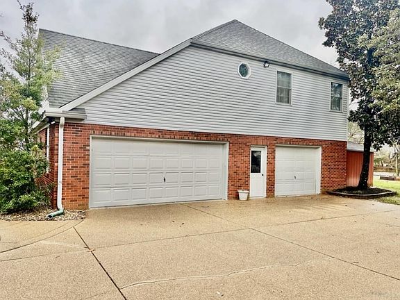 4th image of 8500 Clarendon Dr