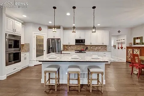 4 bed, 2800 sqft, $3,450 — Photo 4