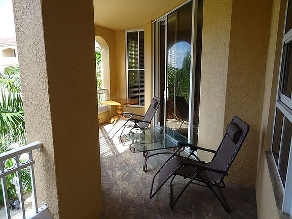 5th image of 3001 NE 185th St APT 512